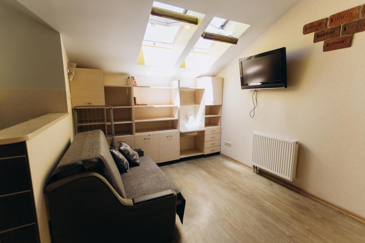 Затишні Apartments Біля Жд Вокзалу Iwano-Frankiwsk Zewnętrze zdjęcie